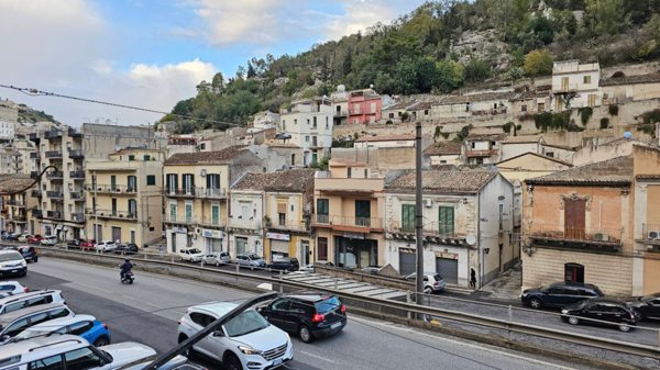 casa indipendente in vendita a Modica in zona Modica Bassa