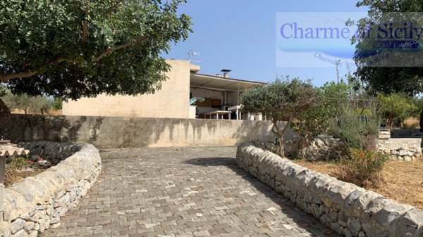 casa indipendente in vendita a Modica