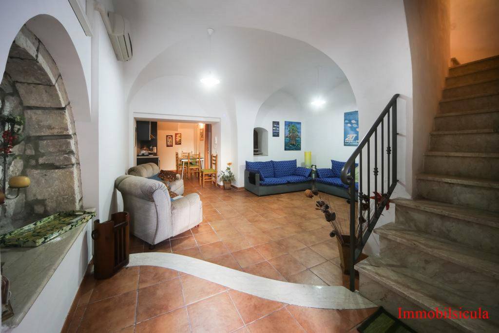 casa indipendente in vendita a Modica in zona Modica Bassa
