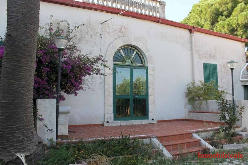 casa indipendente in vendita a Modica