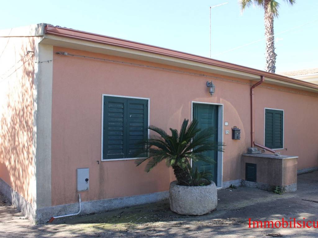 casa indipendente in vendita a Modica