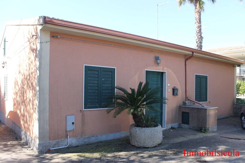 casa indipendente in vendita a Modica