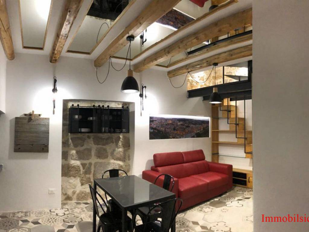 casa indipendente in vendita a Modica