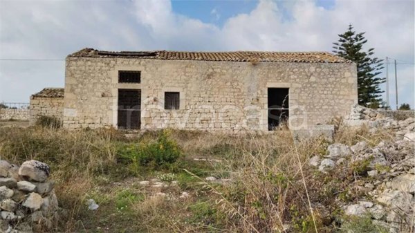 casa indipendente in vendita a Modica