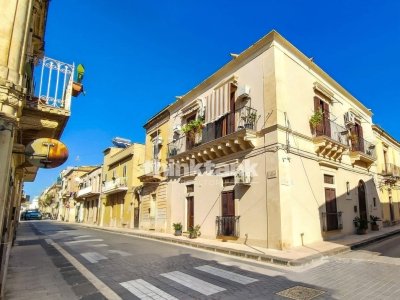 intera palazzina in vendita a Modica