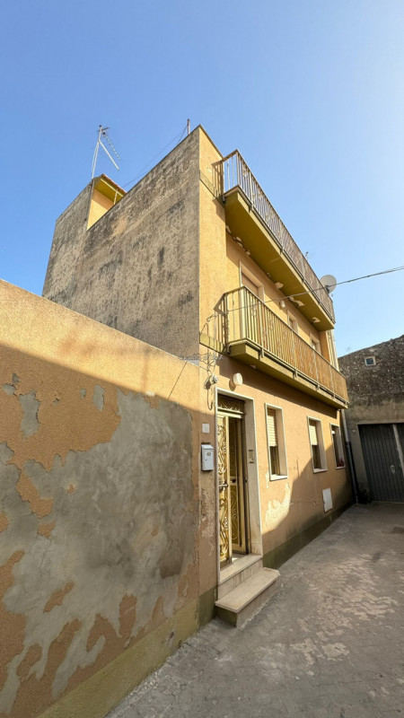 casa indipendente in vendita a Modica in zona Modica Alta