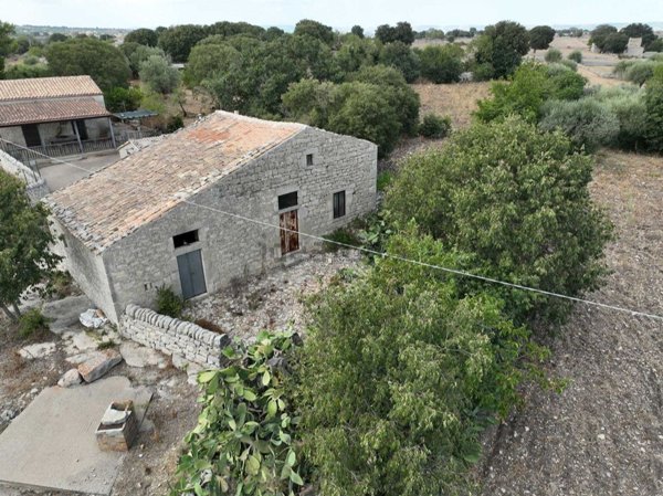 casa indipendente in vendita a Modica in zona Frigintini