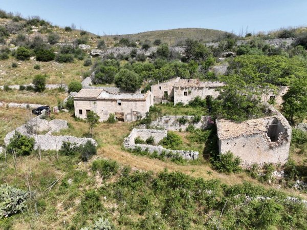 casa indipendente in vendita a Modica