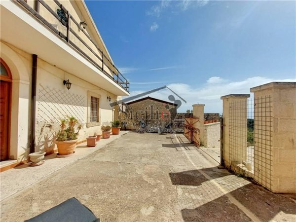 casa indipendente in vendita a Modica in zona Frigintini