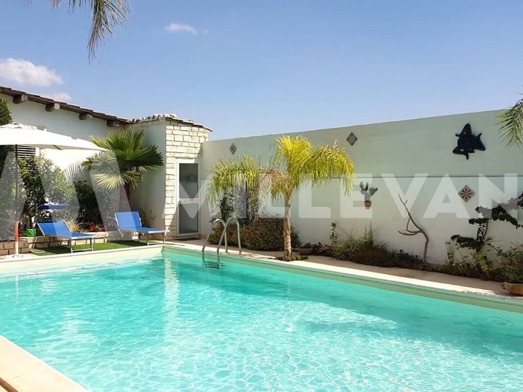 casa indipendente in vendita a Modica