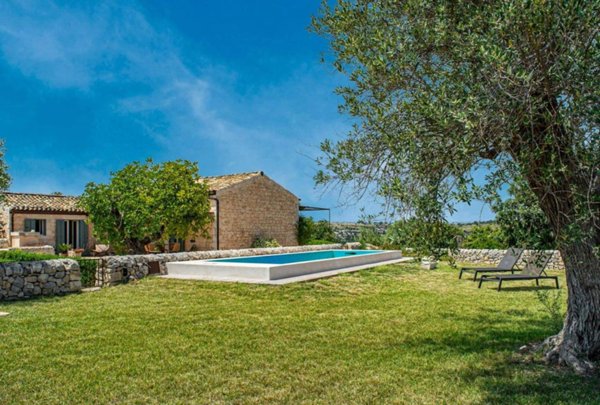 casa indipendente in vendita a Modica
