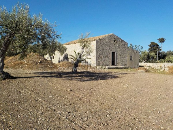 casa indipendente in vendita a Modica in zona Frigintini