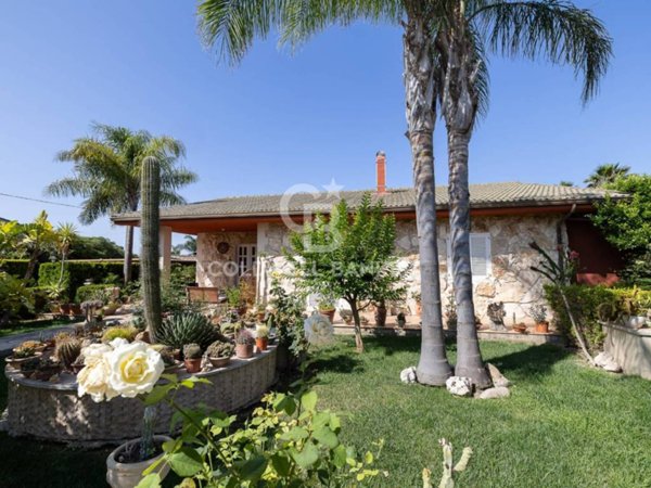 casa indipendente in vendita a Modica in zona Sacro Cuore