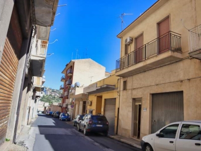 casa indipendente in vendita a Modica
