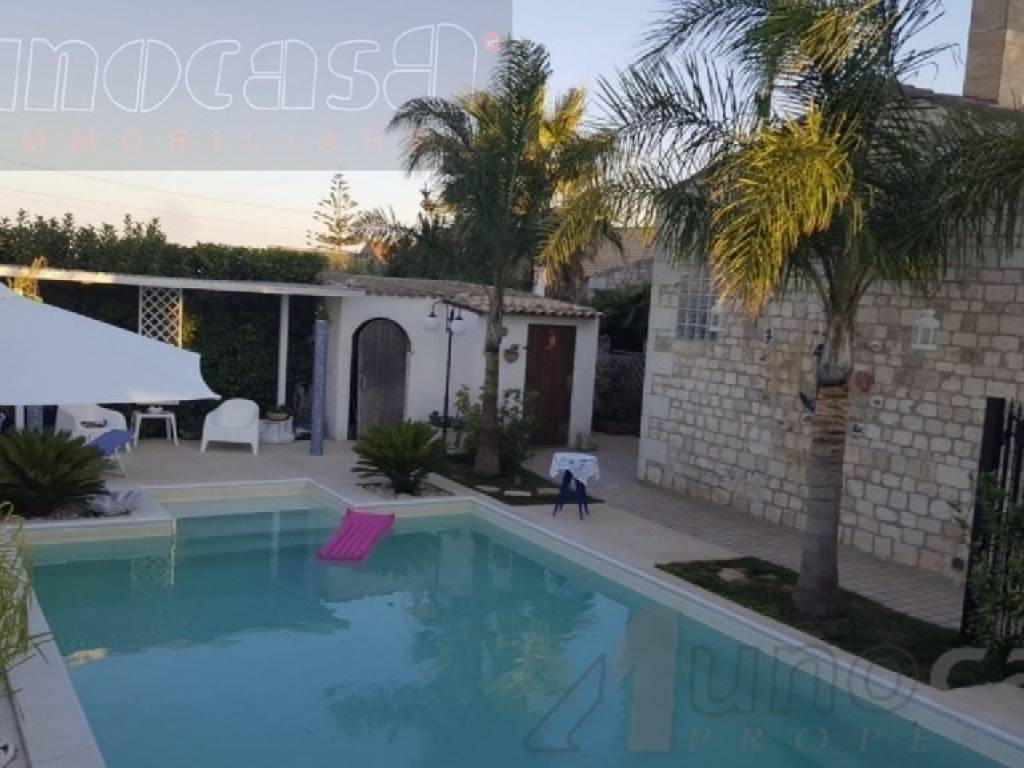 casa indipendente in vendita a Modica