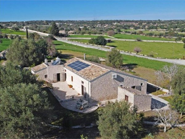 casa indipendente in vendita a Modica