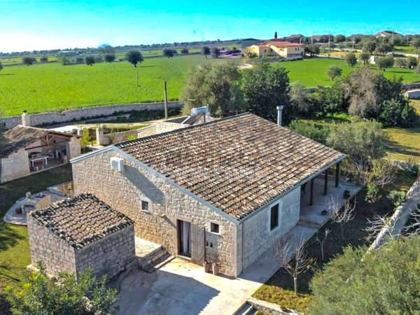 casa indipendente in vendita a Modica