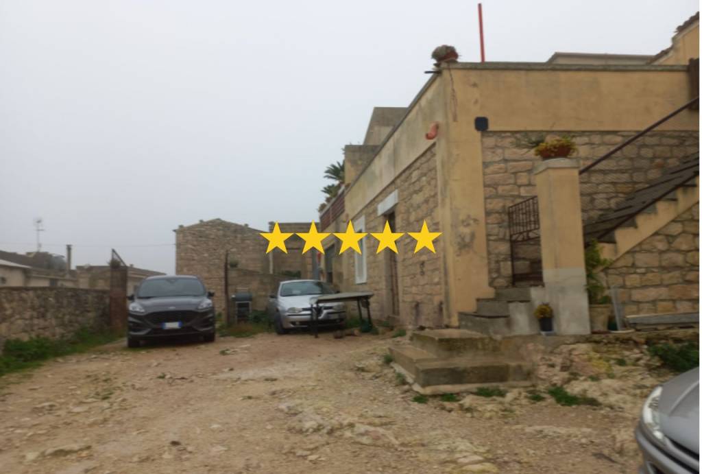casa indipendente in vendita a Modica