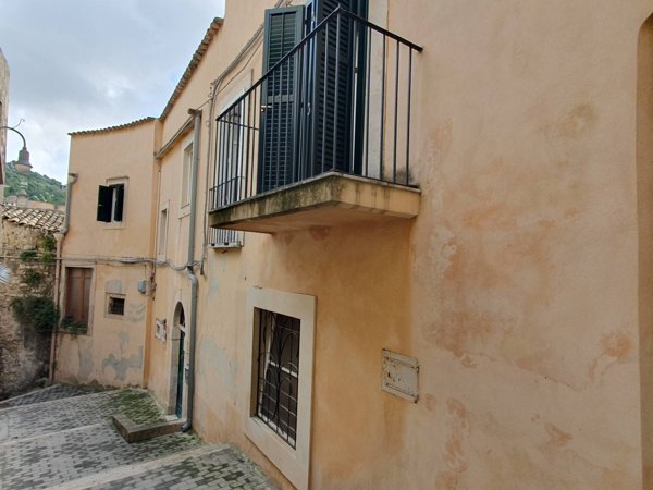 casa indipendente in vendita a Modica in zona Modica Bassa