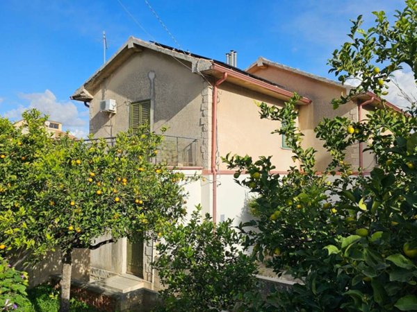 casa indipendente in vendita a Modica in zona Sacro Cuore