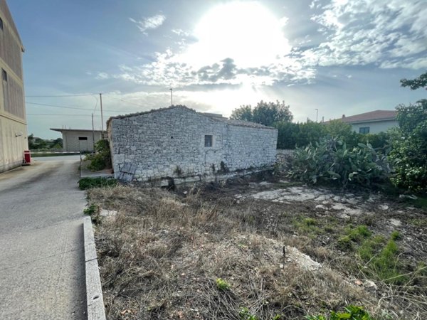 esavano in vendita a Modica in zona Frigintini