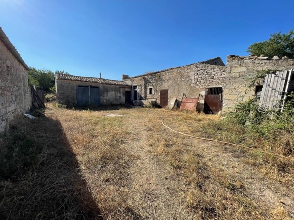 pentavano in vendita a Modica