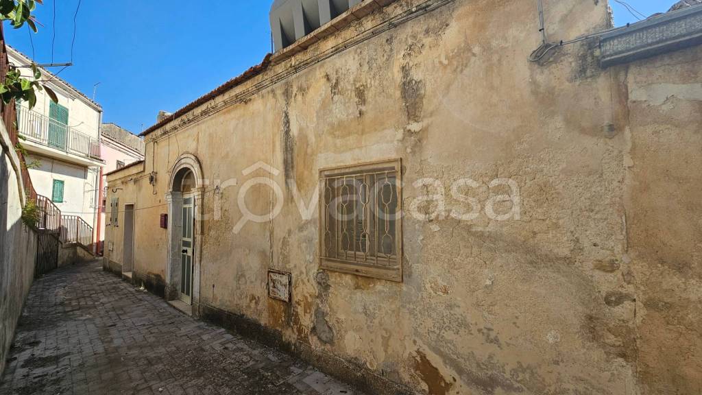 casa indipendente in vendita a Modica in zona Modica Bassa