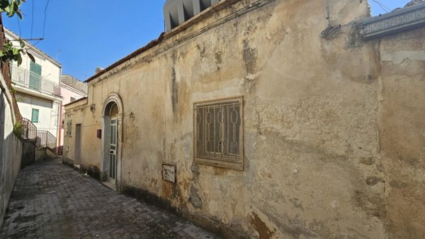 casa indipendente in vendita a Modica