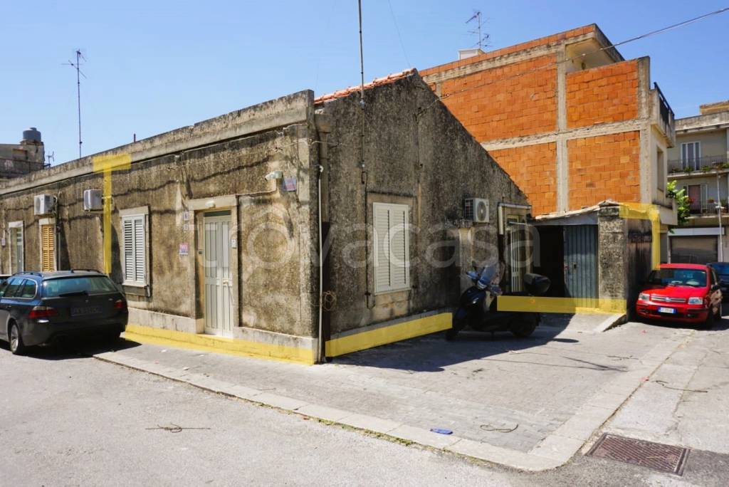 casa indipendente in vendita a Modica in zona Modica Alta