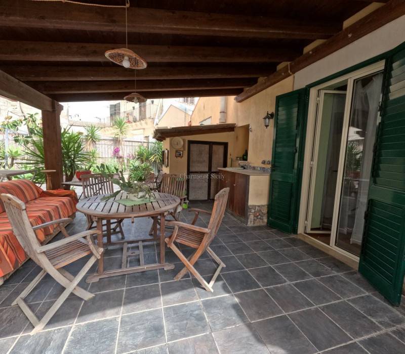 casa indipendente in vendita a Modica in zona Modica Bassa