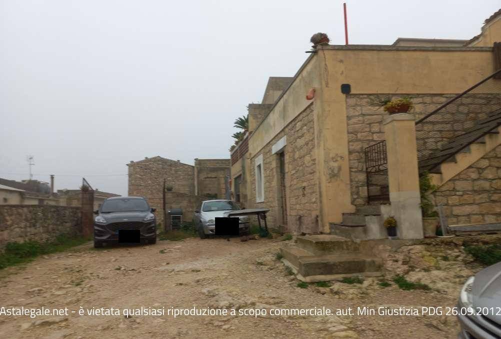 casa indipendente in vendita a Modica