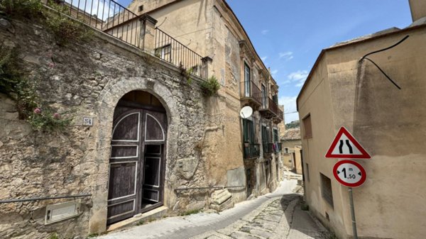 casa indipendente in vendita a Modica
