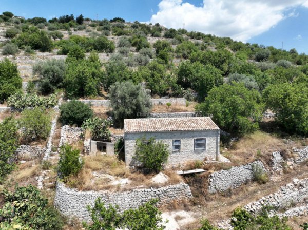 casa indipendente in vendita a Modica
