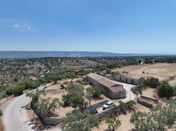 casa indipendente in vendita a Modica in zona Frigintini