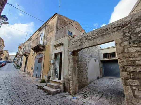 casa indipendente in vendita a Modica in zona Modica Alta