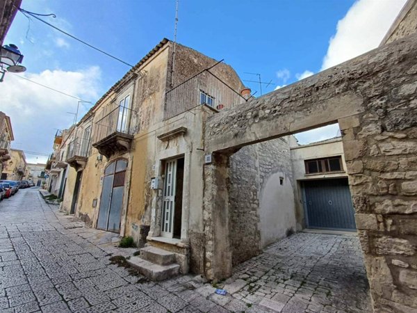 casa indipendente in vendita a Modica in zona Modica Alta