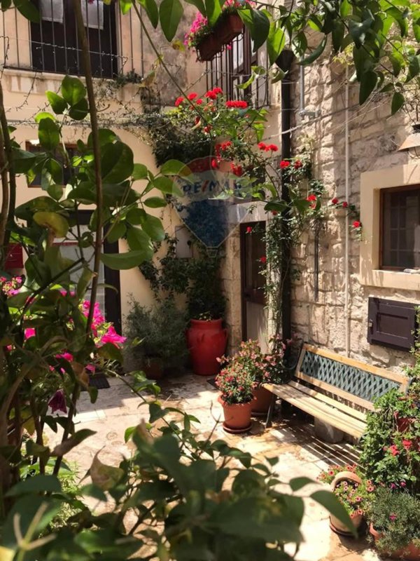 casa indipendente in vendita a Modica