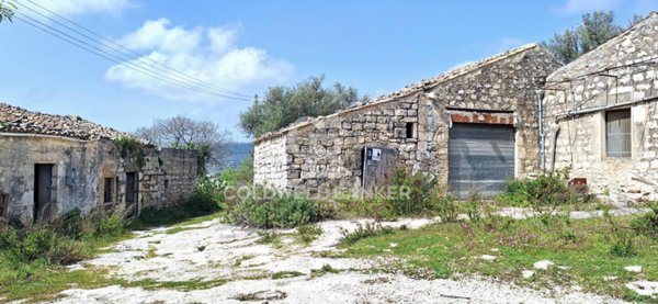 casa indipendente in vendita a Modica