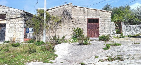 casa indipendente in vendita a Modica