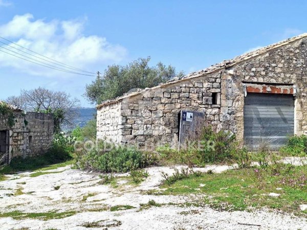 casa indipendente in vendita a Modica