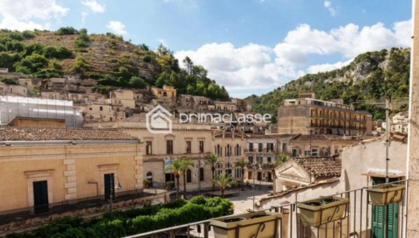 casa indipendente in vendita a Modica