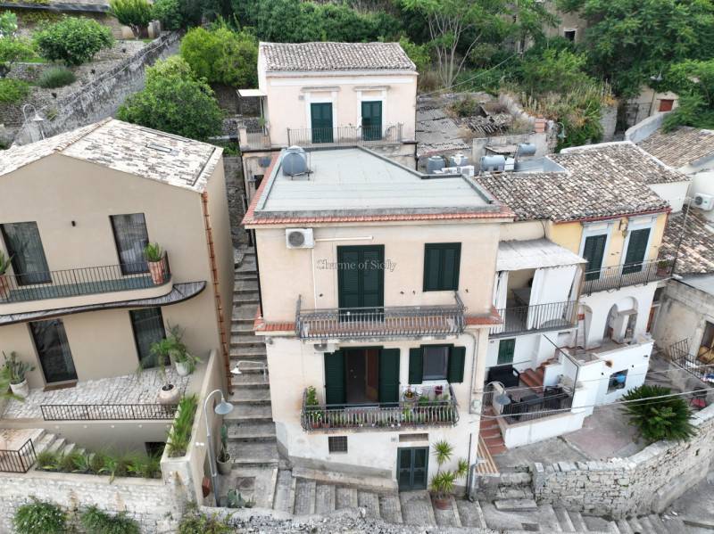 casa indipendente in vendita a Modica in zona Modica Bassa