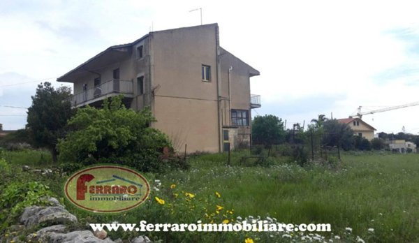 casa indipendente in vendita a Modica