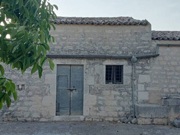 casa indipendente in vendita a Modica