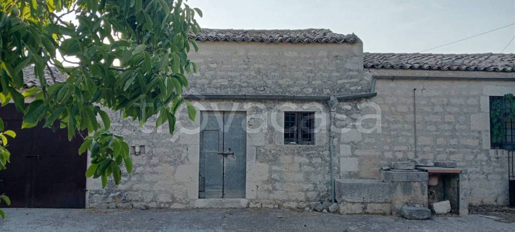 casa indipendente in vendita a Modica