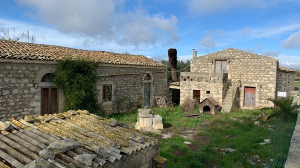 casa indipendente in vendita a Modica in zona Frigintini