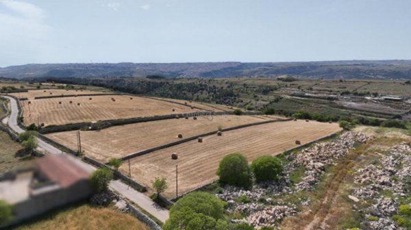 casa indipendente in vendita a Modica