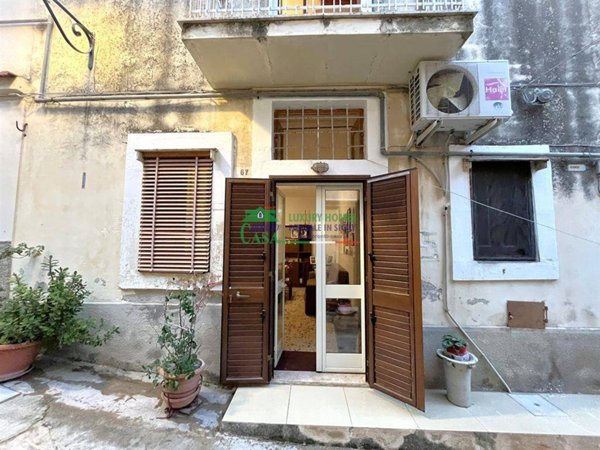 casa indipendente in vendita a Modica in zona Modica Alta