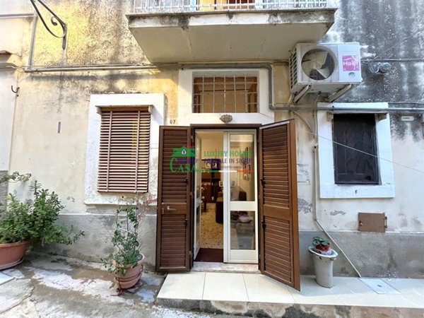 casa indipendente in vendita a Modica in zona Modica Alta