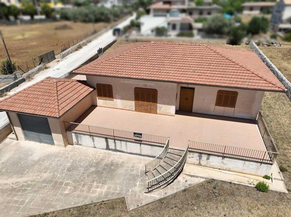 casa indipendente in vendita a Modica